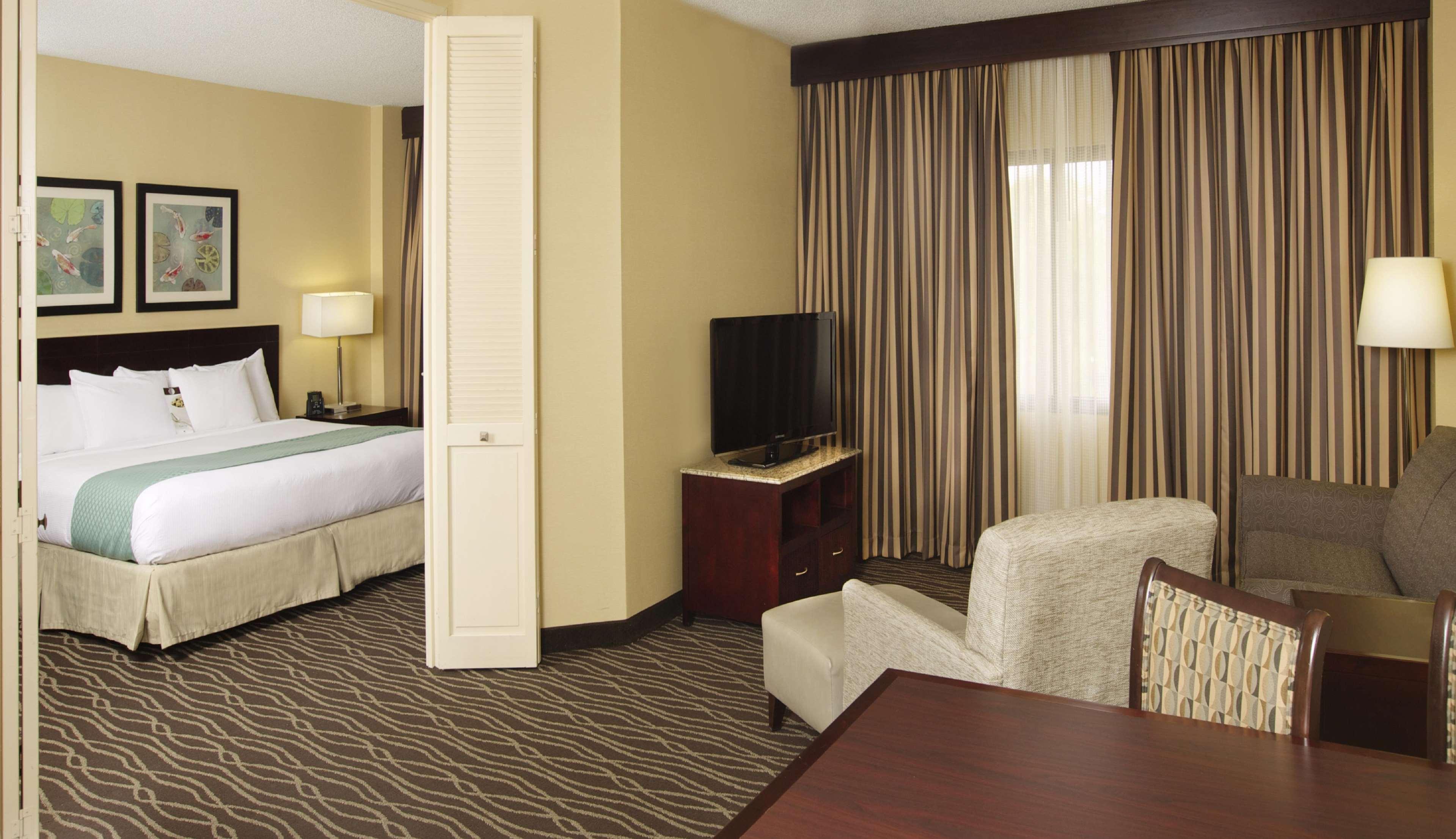 Doubletree Suites By Hilton Raleigh-Durham Exterior photo